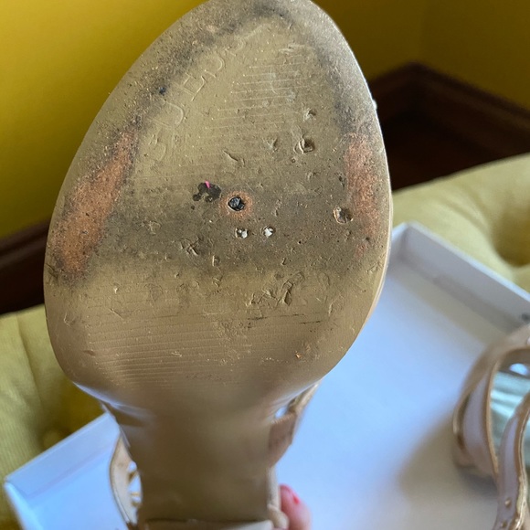 Clearance ❄️ Nude Guess Heels - Picture 14 of 16